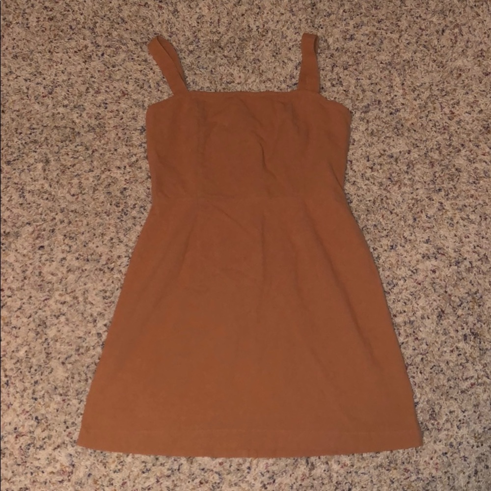 Cute Kendall and Kylie dress!